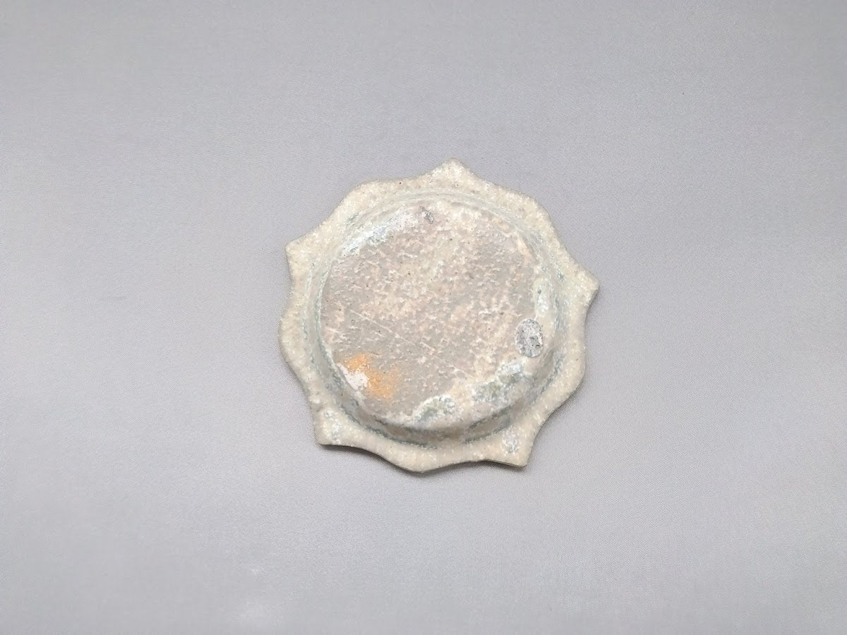 白マット釉彫刻リムプレート豆皿【山本一仁】