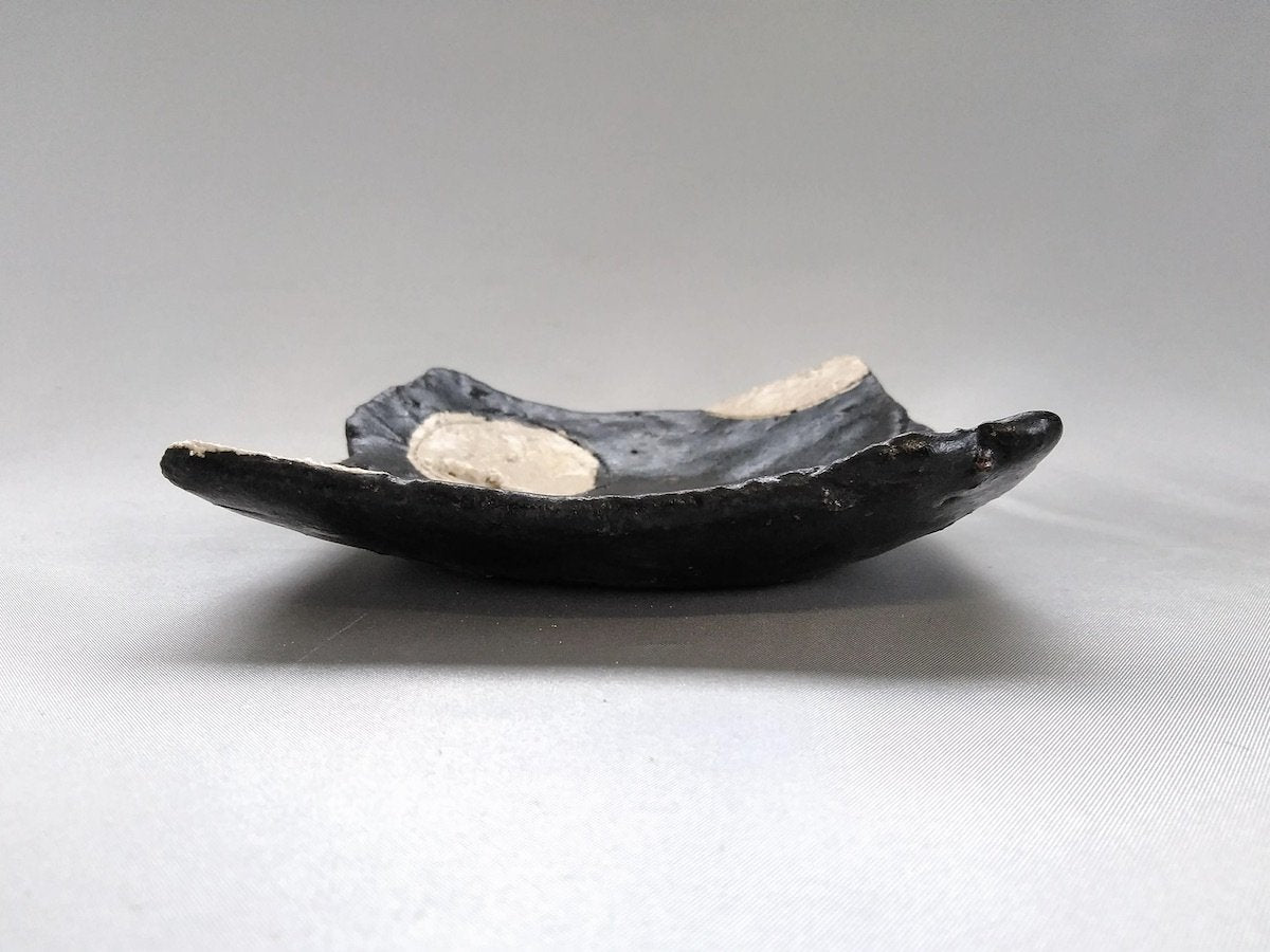 黒釉丸紋貼合角小皿【山本一仁】