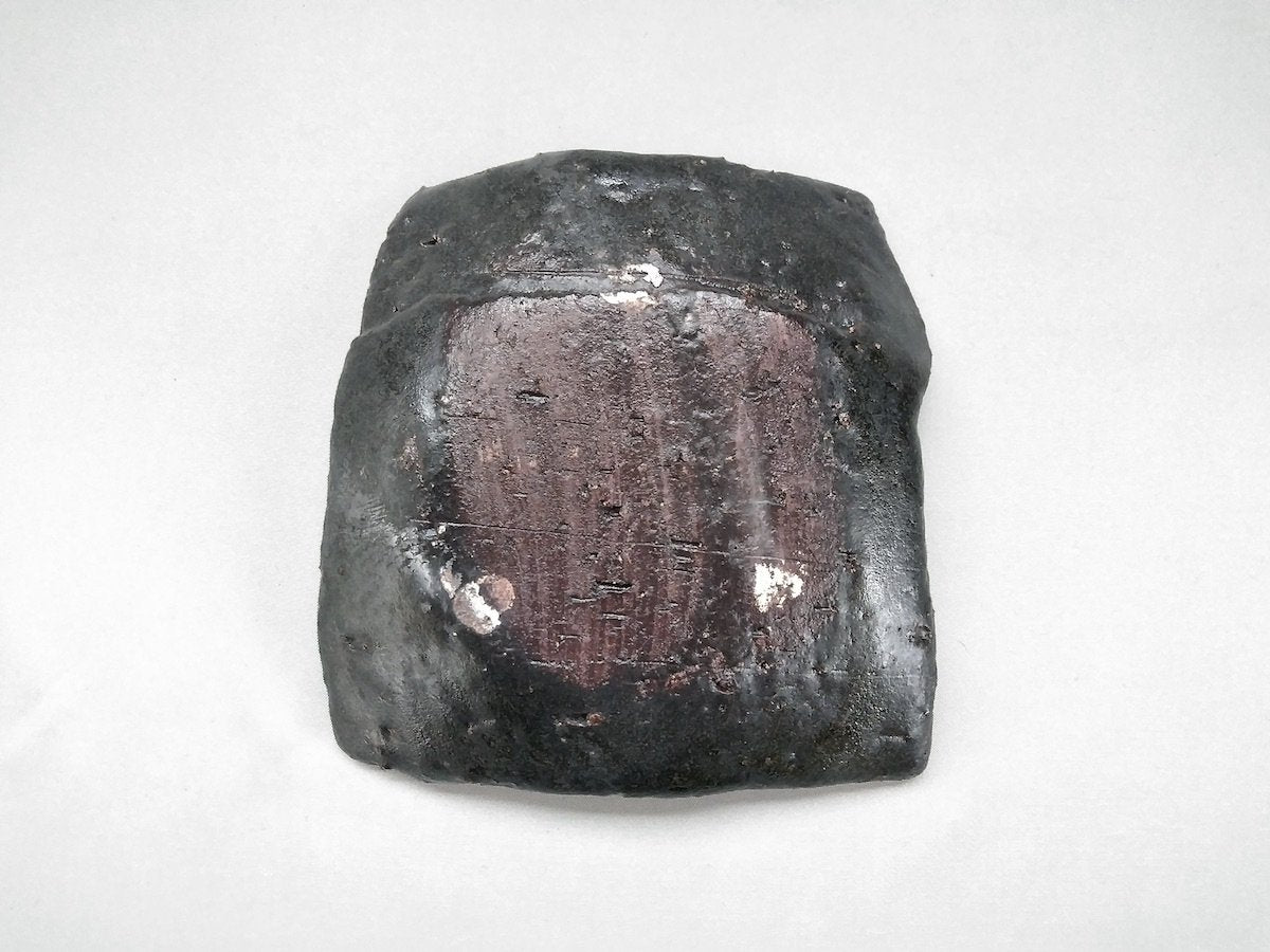 黒釉丸紋貼合角小皿【山本一仁】