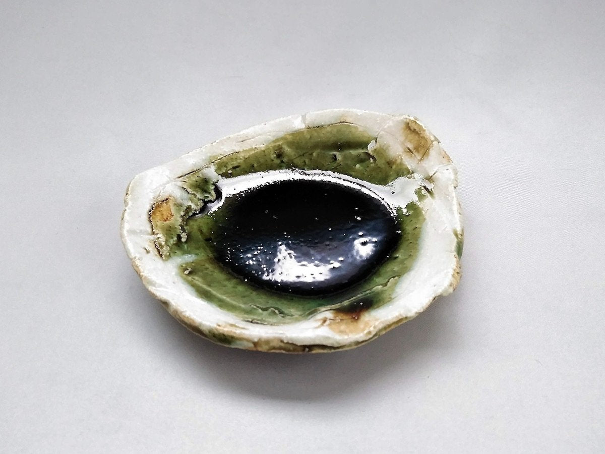 織部外白茶ドット丸小皿【山本一仁】