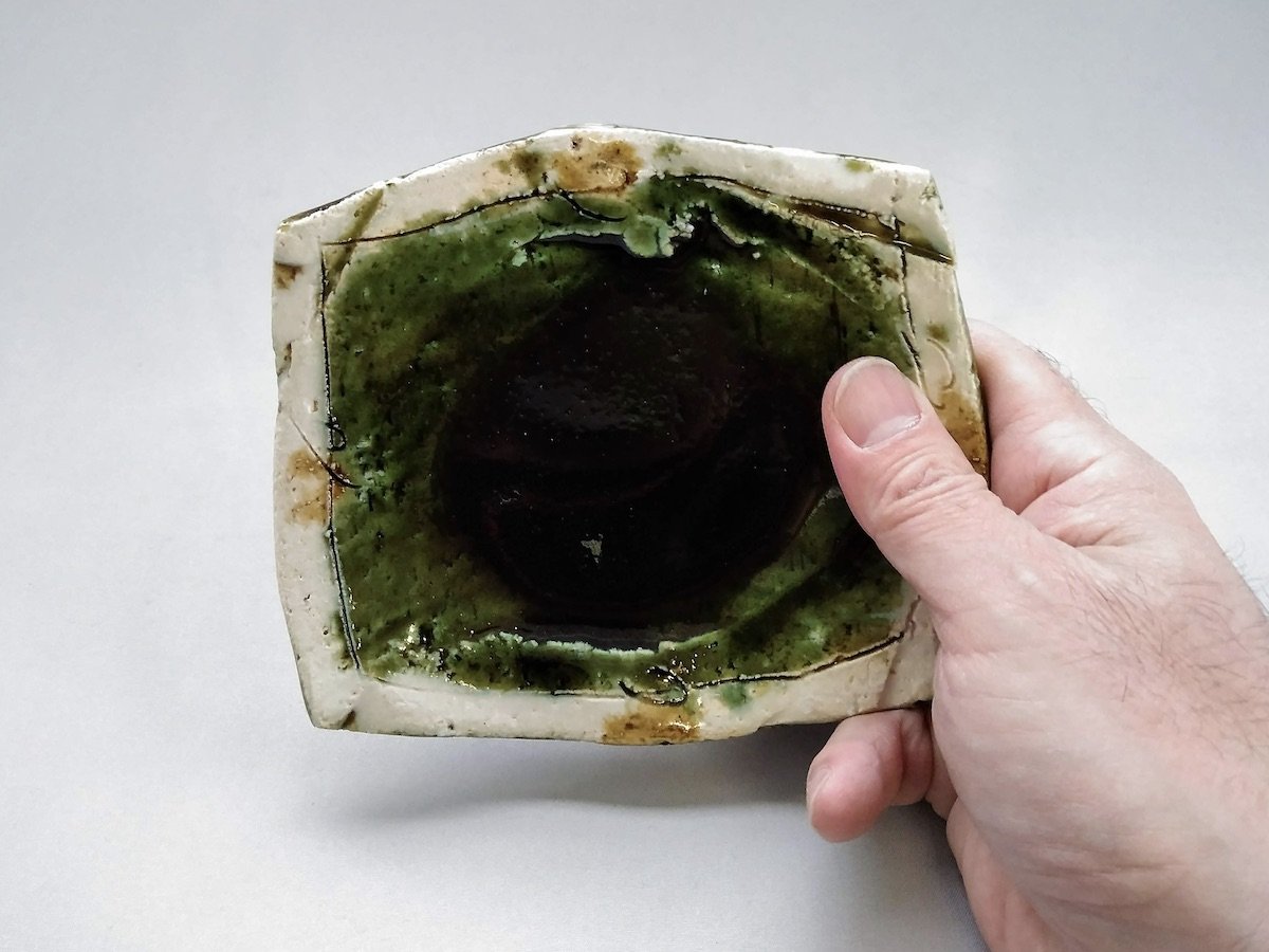 織部外白茶ドット長角小皿【山本一仁】