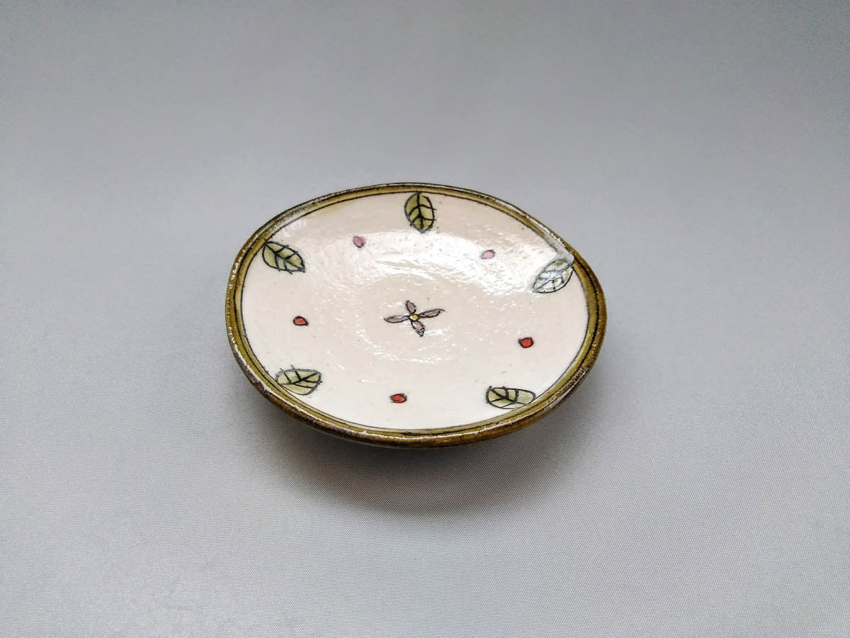 丸小皿 赤ドット 花と葉【加藤淳】