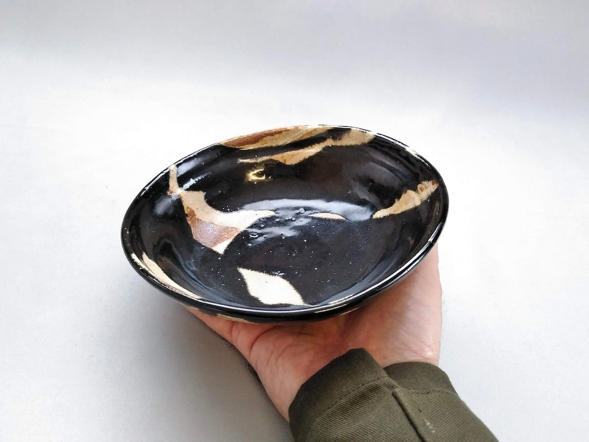 黒織部掛分5寸浅鉢【小栗大幸】