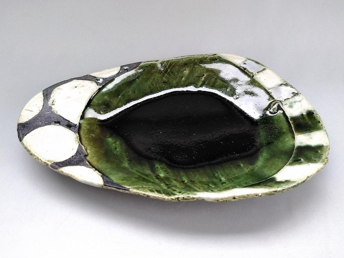 織部黒抜白丸ストライプたまご皿大【山本一仁】