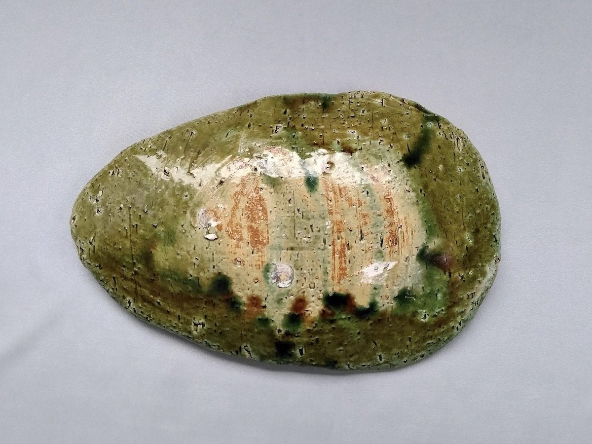 織部黒抜白丸ストライプたまご皿小【山本一仁】