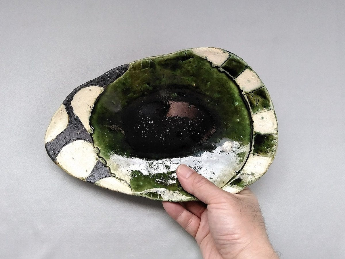 織部黒抜白丸ストライプたまご皿小【山本一仁】