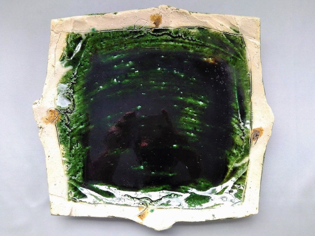 織部外白茶ドット9寸角皿【山本一仁】