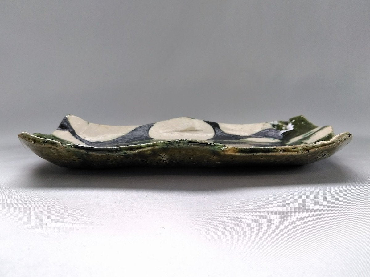 織部黒抜白丸ストライプ焼物皿【山本一仁】