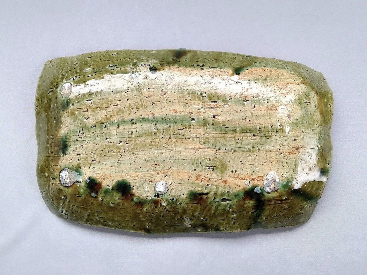 織部黒抜白丸ストライプ焼物皿【山本一仁】