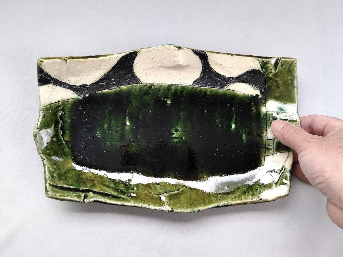 織部黒抜白丸ストライプ焼物皿【山本一仁】