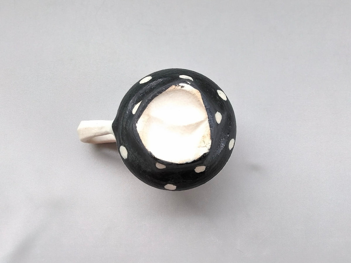 白化粧線刻黒巻白ドットコーヒーカップ【山本一仁】