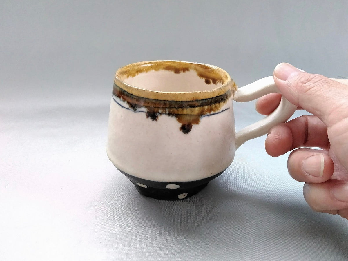 白化粧線刻黒巻白ドットコーヒーカップ【山本一仁】