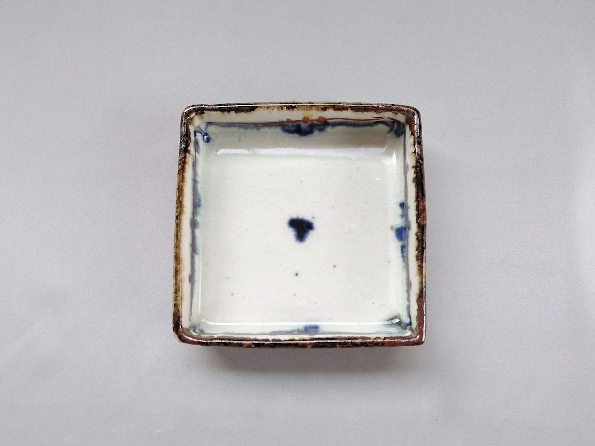 安南赤絵草紋4寸角皿【南窯】