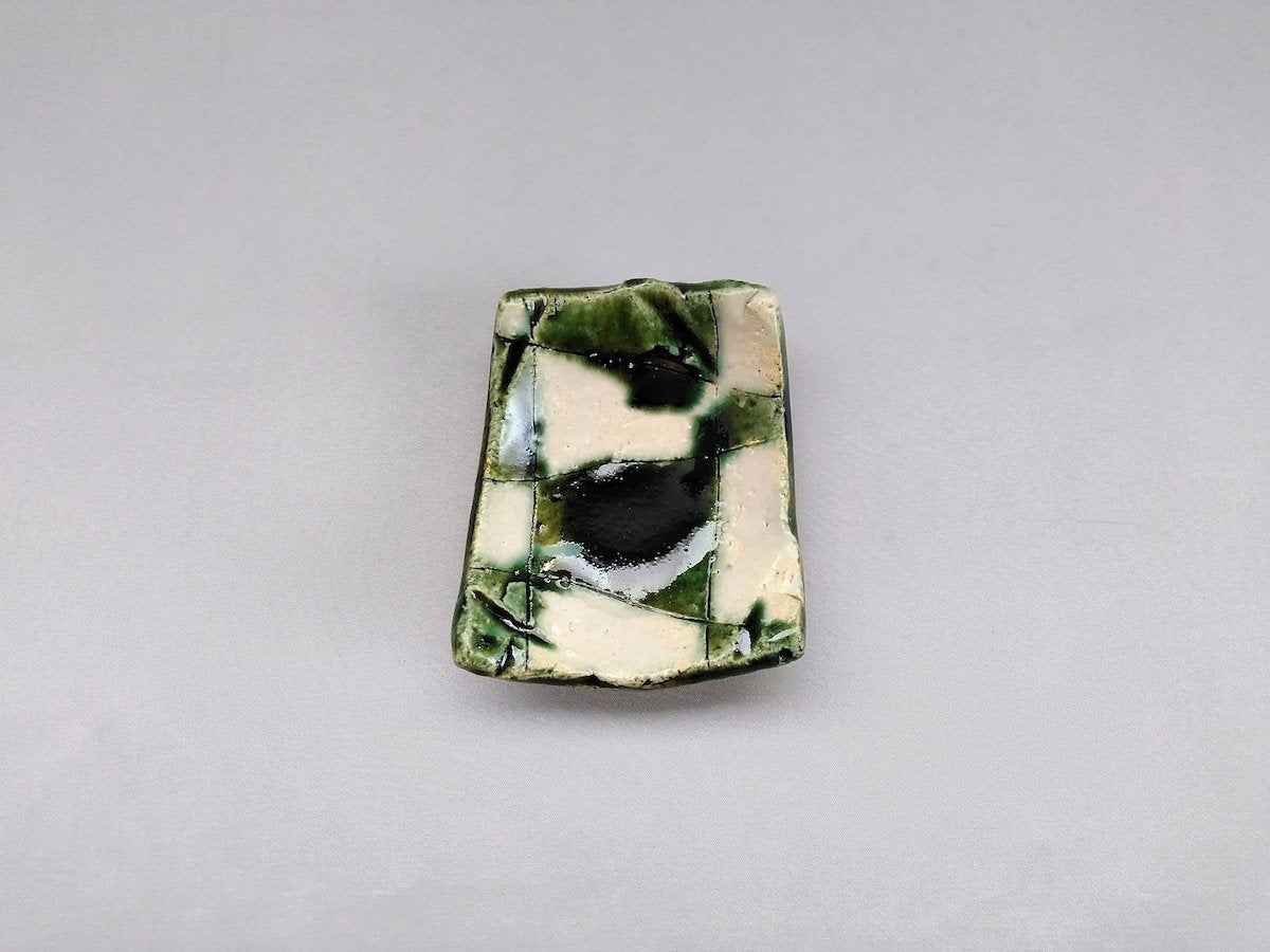 織部白抜チェック角豆皿【山本一仁】