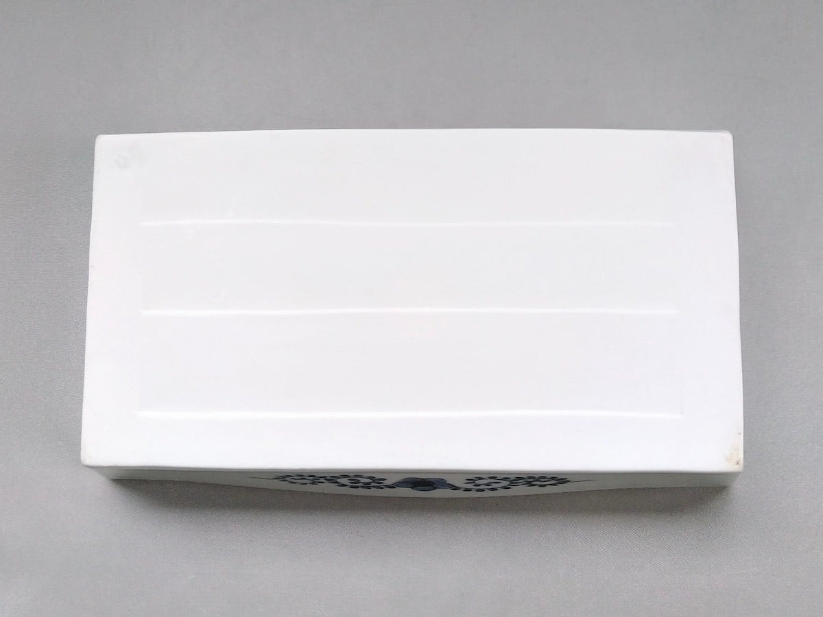 染付牡丹たこ唐草箱皿【寛右エ門窯】