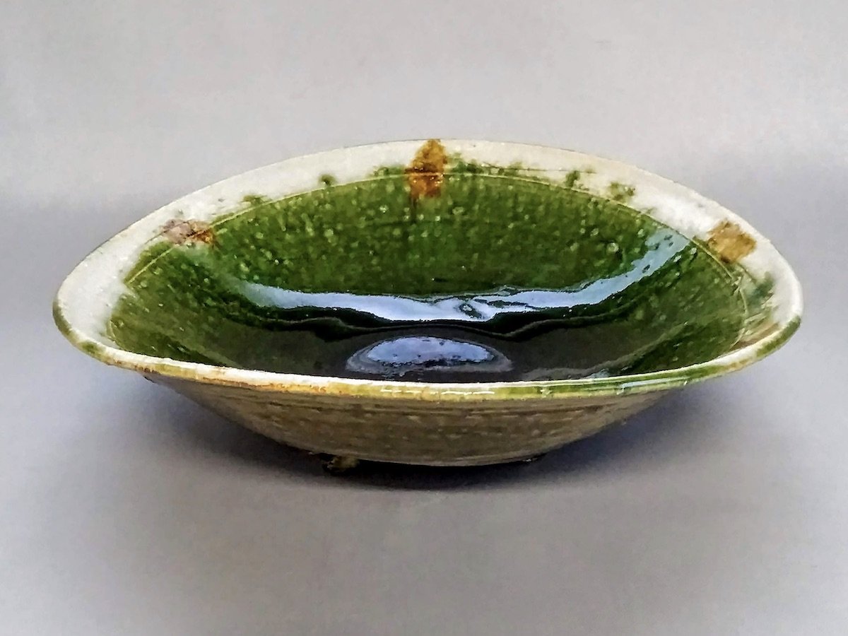 織部外白茶ドットパスタ皿【山本一仁】