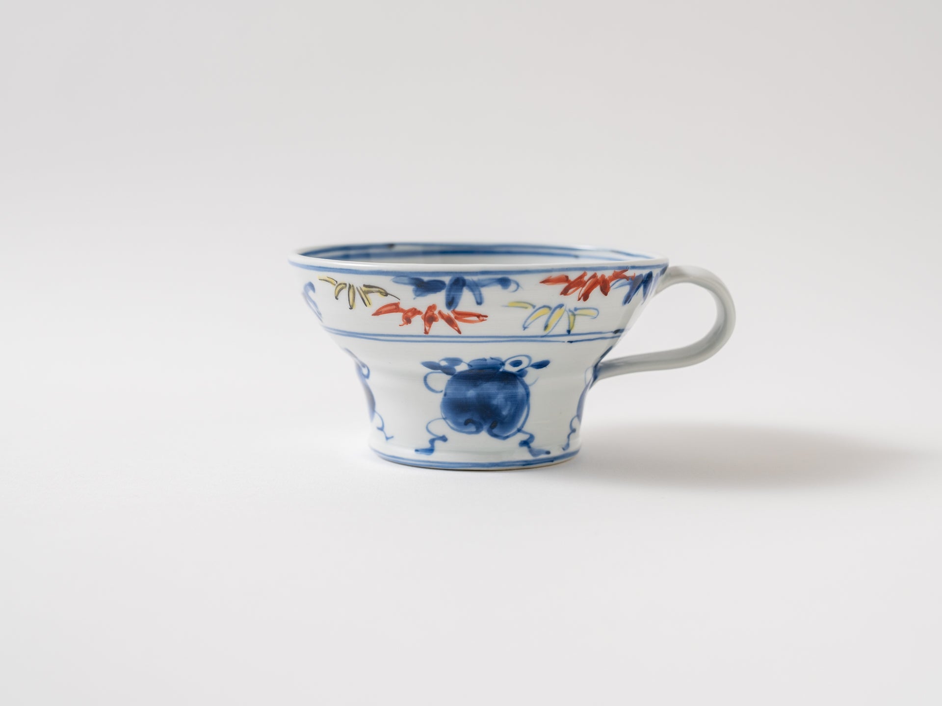 Treasure-filled flat mug [Teiichiro Matsuo]