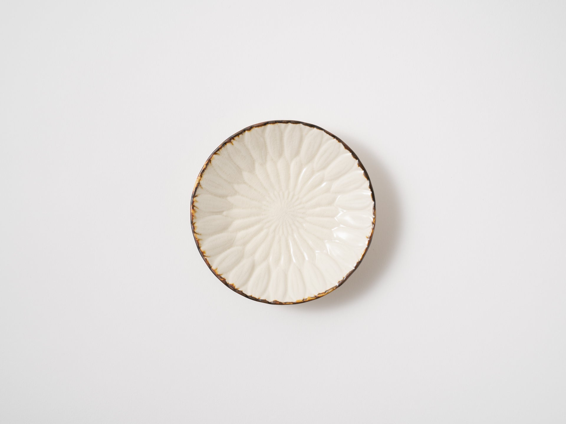 Chrysanthemum carving 3.5 inch plate [Aki Murata]