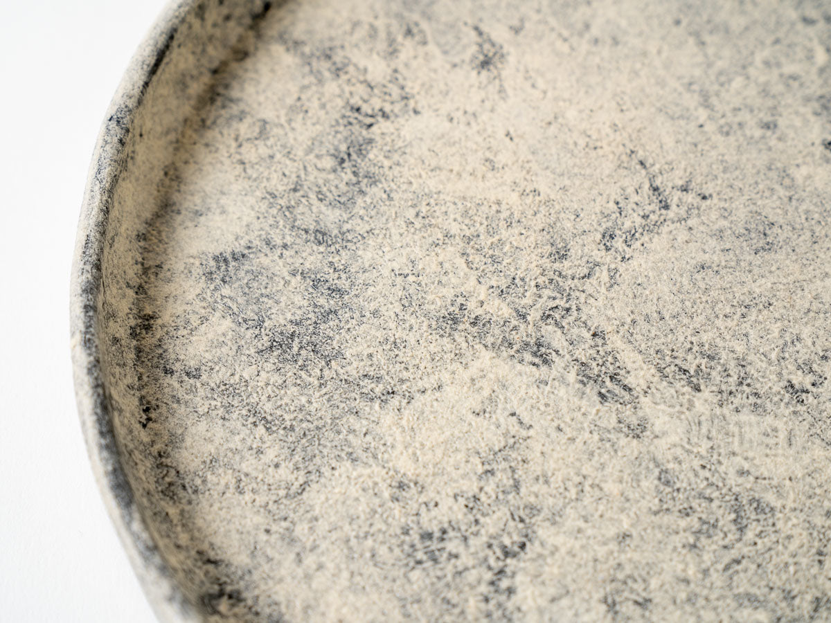 粉打(黒)立縁丸皿(八寸)【梶原妙子】