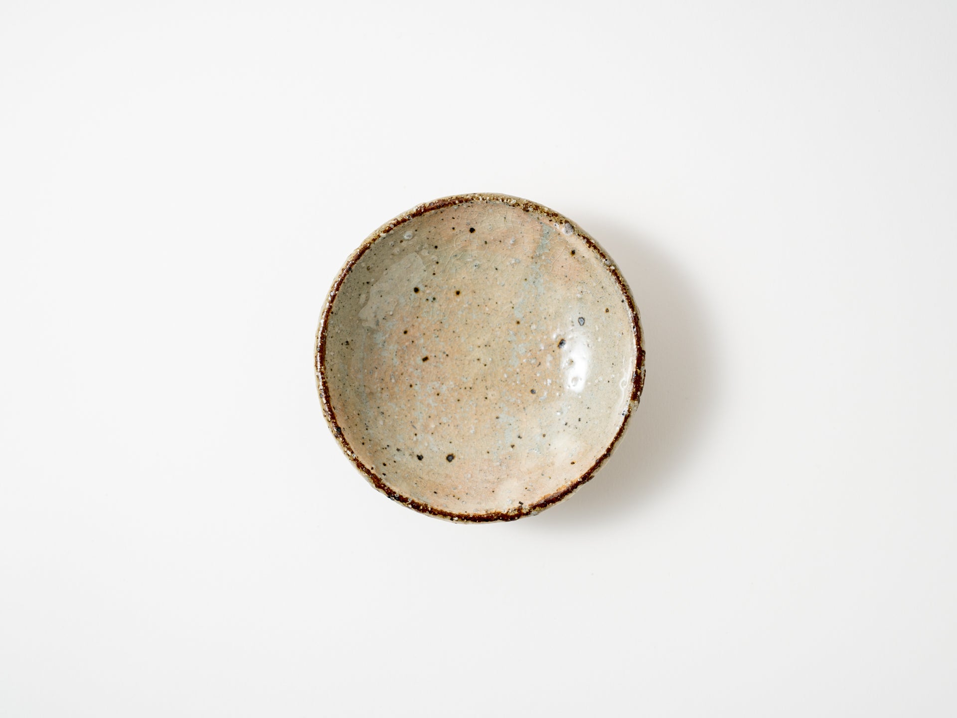 Ash glaze decorative bean plate [Shinichi Kotsuji]