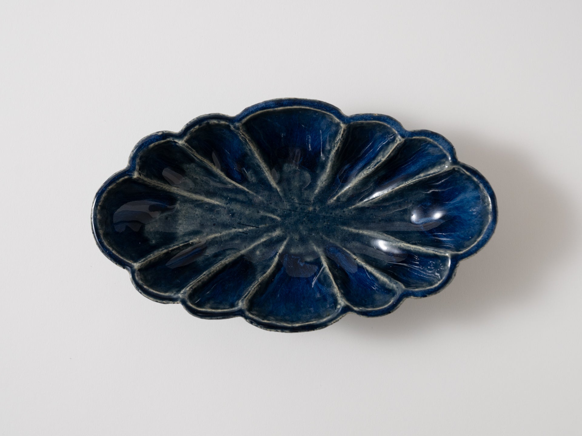 Lazuli glaze with flower arrangement [Kanae Nomura]