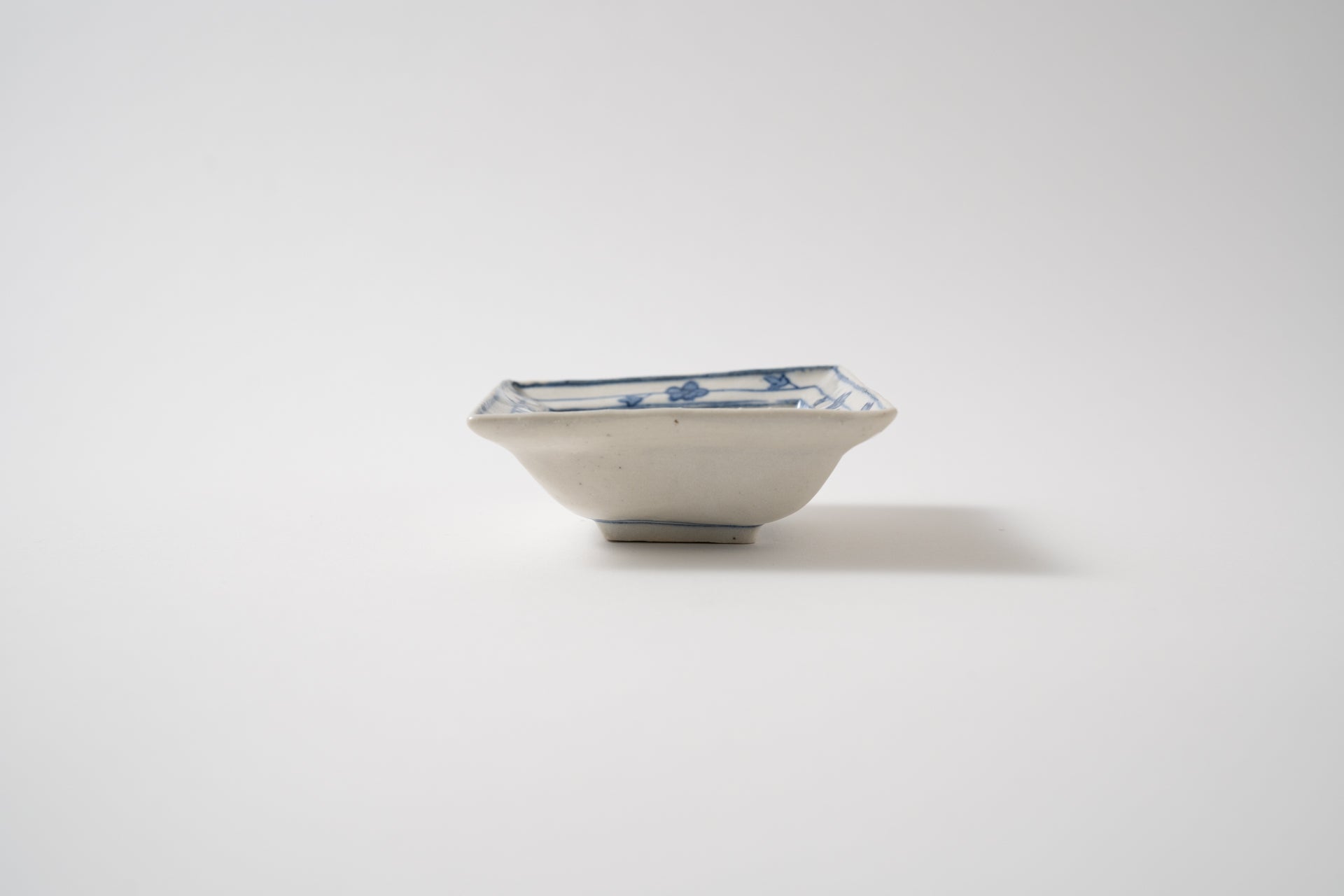 Small bowl with dyed ivy pattern [Kanae Nomura]