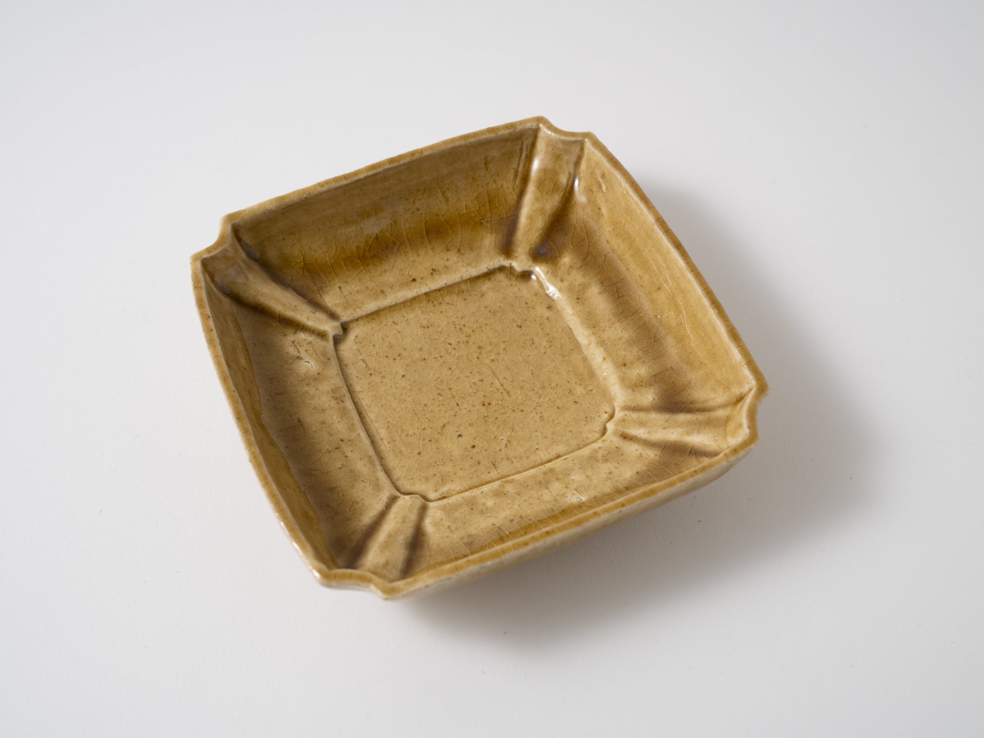 Yellow mulberry glaze with four directions [Kanae Nomura]