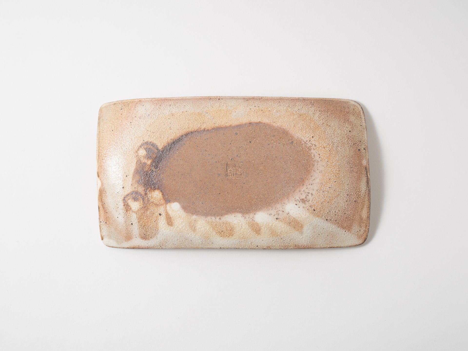 L carved pottery plate [Furuya Ceramics_ex23]