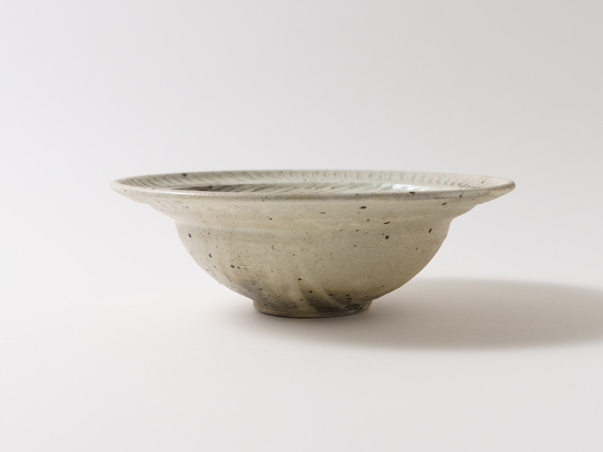 Blue gray leaf rim bowl large [Furuya Ceramics_ex23]