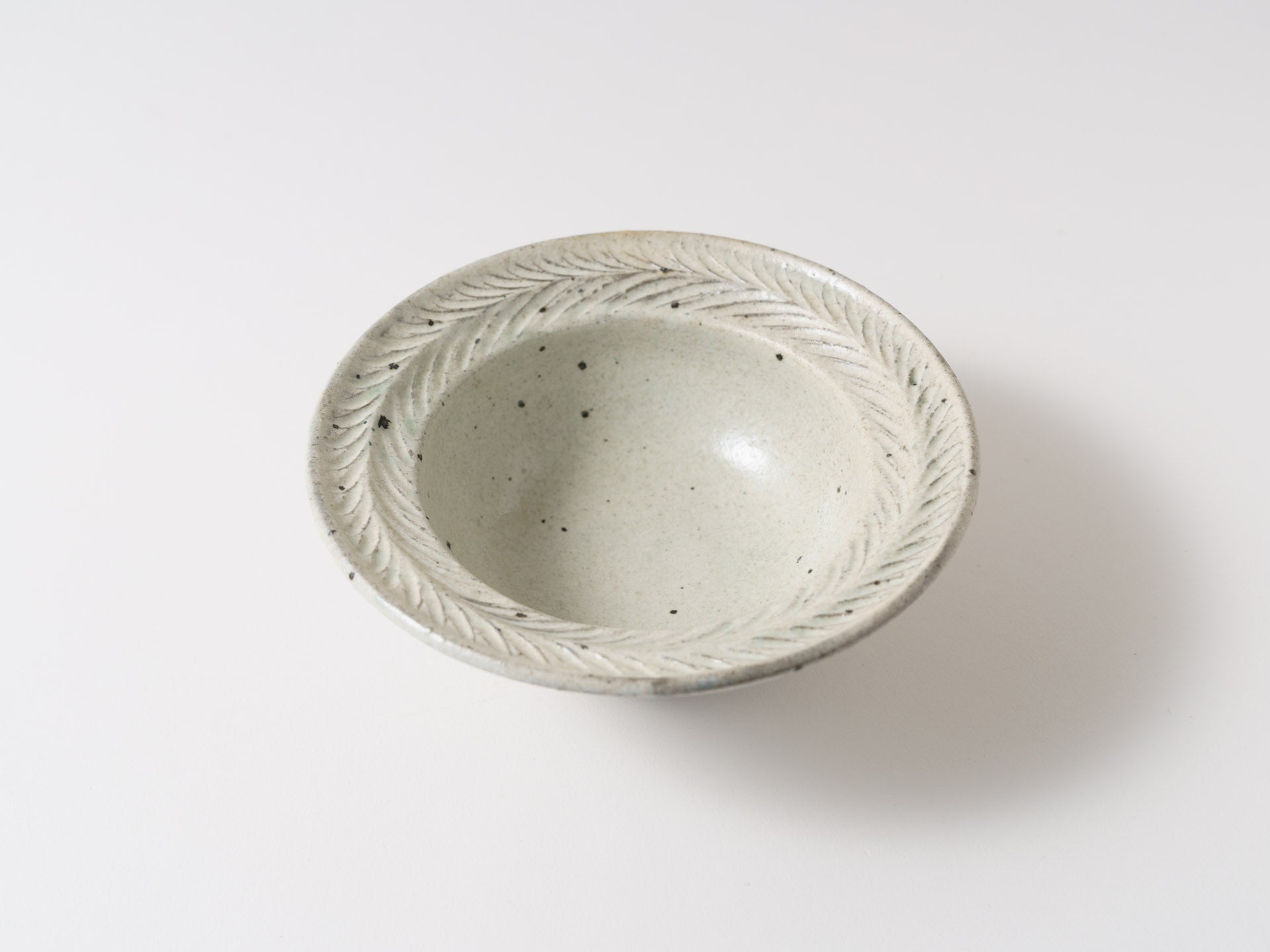 Blue gray leaf rim bowl small [Furuya Ceramics_ex23]