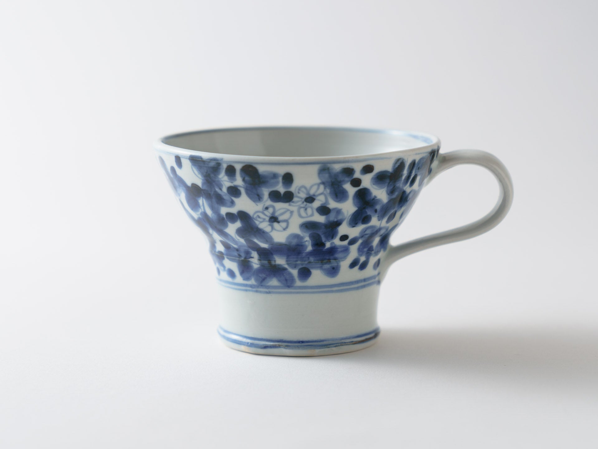 Tall mug with dyed flower pattern [Teiichiro Matsuo]