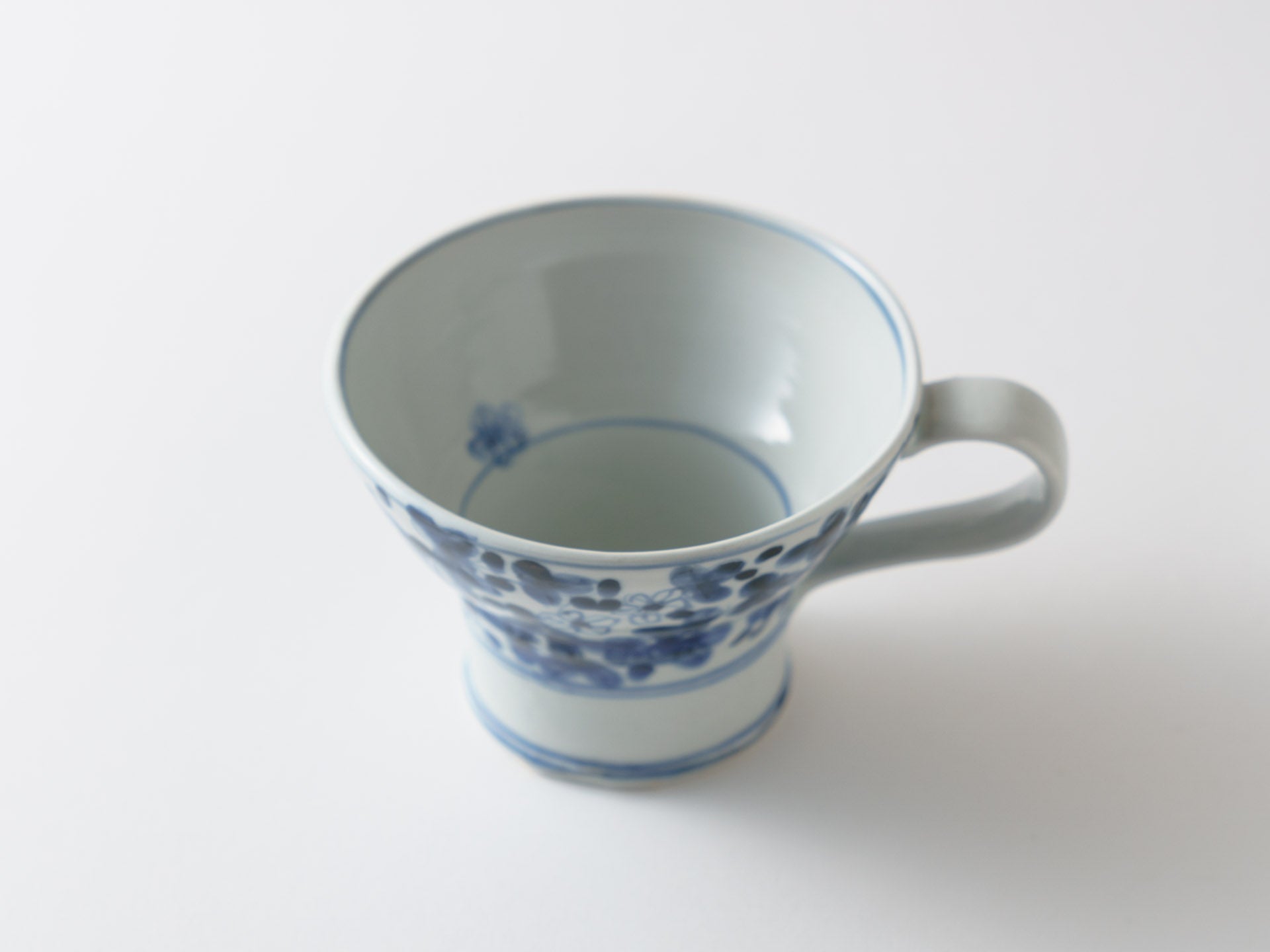 Tall mug with dyed flower pattern [Teiichiro Matsuo]