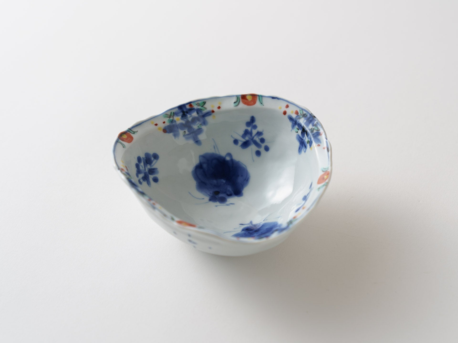Somenishiki flower butterfly round small bowl medium [Teiichiro Matsuo]