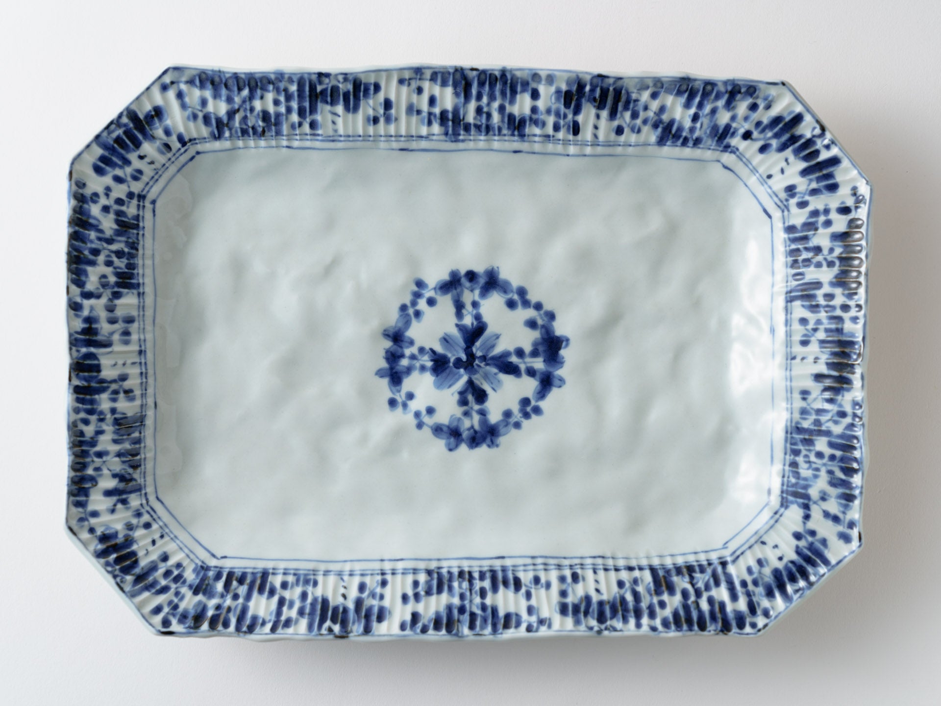 Shinogi dyed flower horsetail square plate [Teiichiro Matsuo]