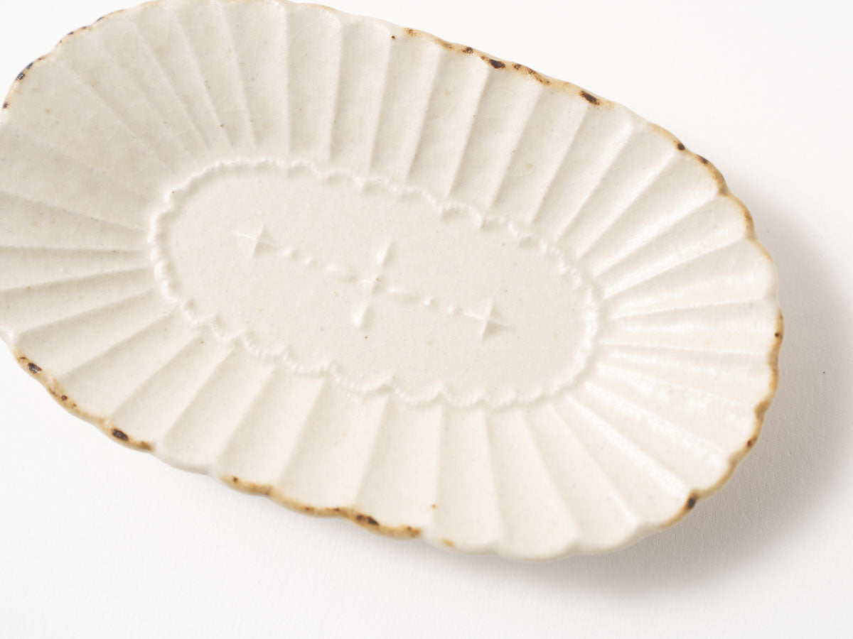 オーバル菊割星紋小皿【山崎瞳】