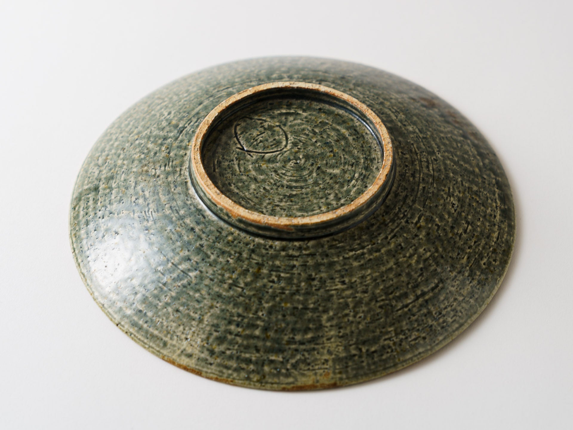 Rust green glaze 7.5 inch plate [Kanae Nomura]