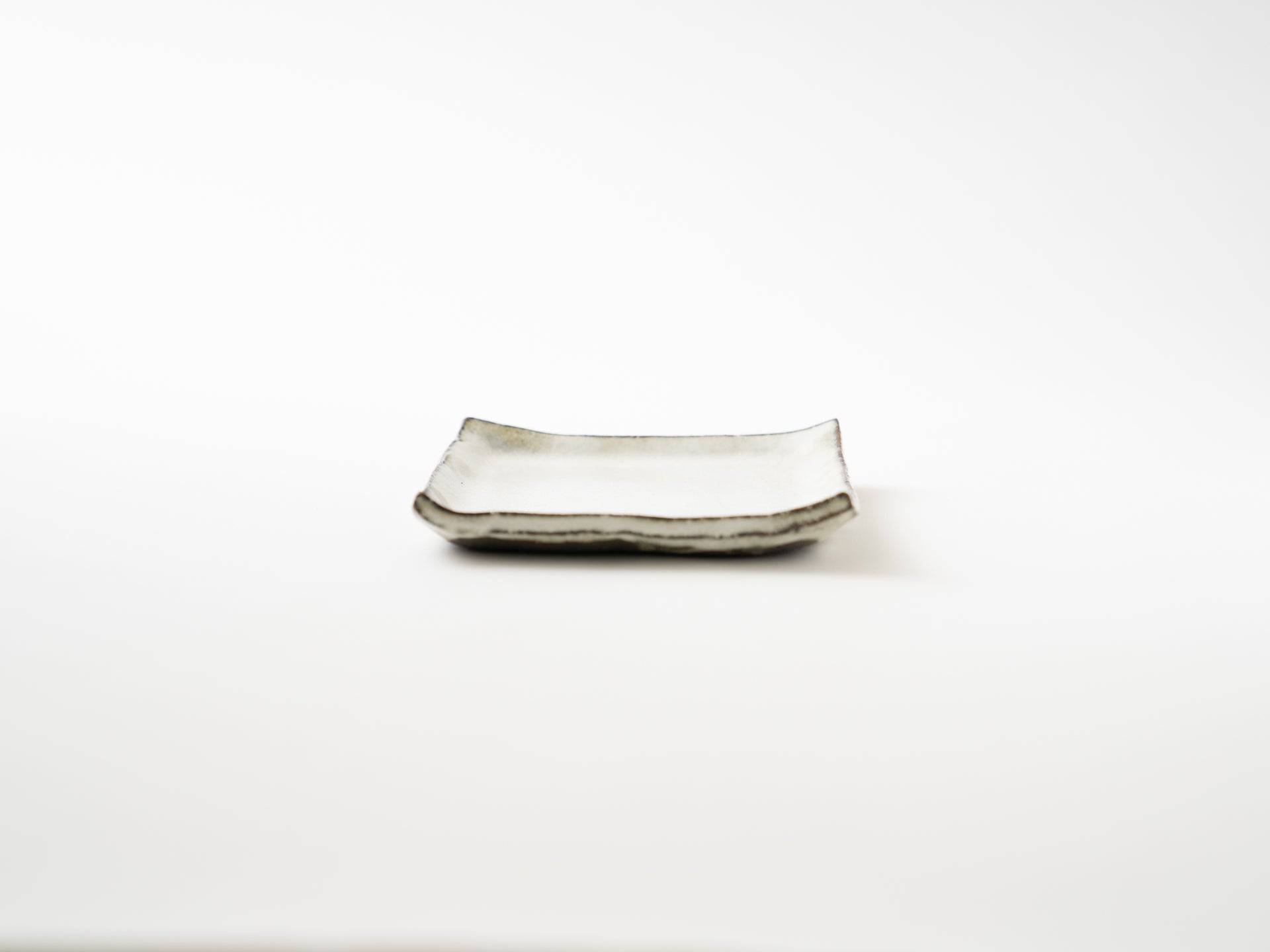 White square plate [Yuichi Hirai_23ex]