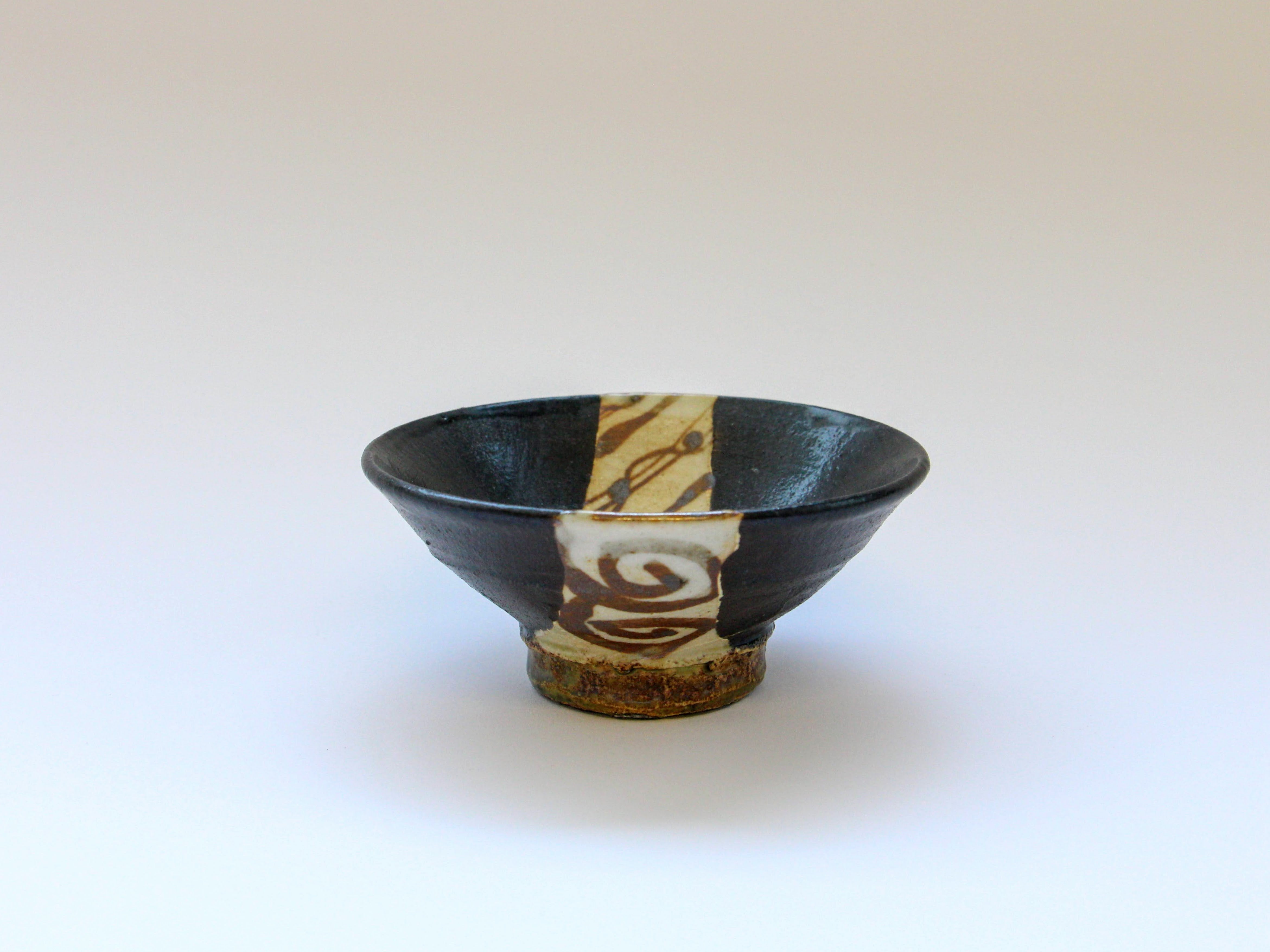 黒織部すず掛紋姫碗【君波延昌】