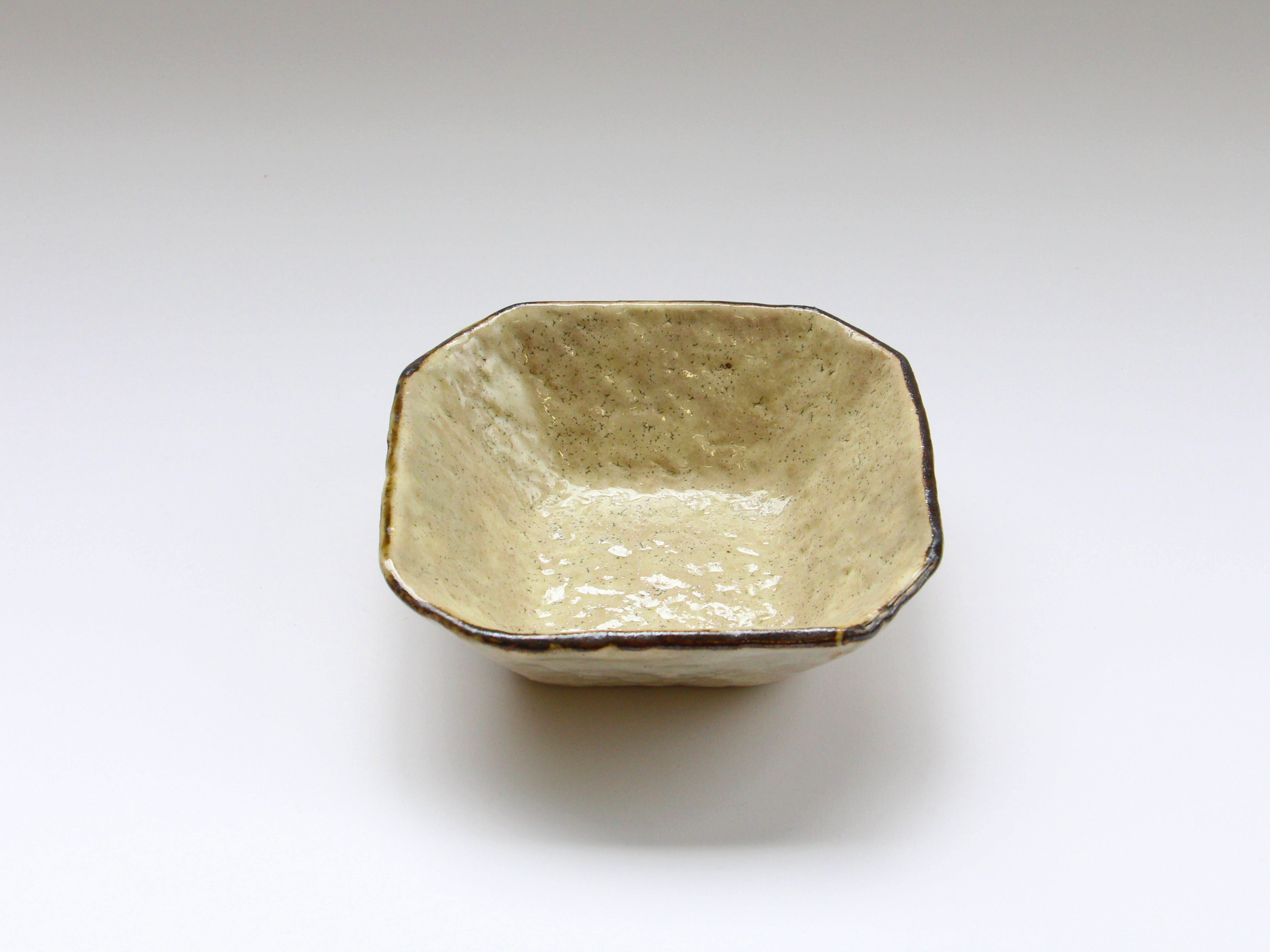 Yellow flour-pulled corner-cut small bowl [Daiko Oguri]