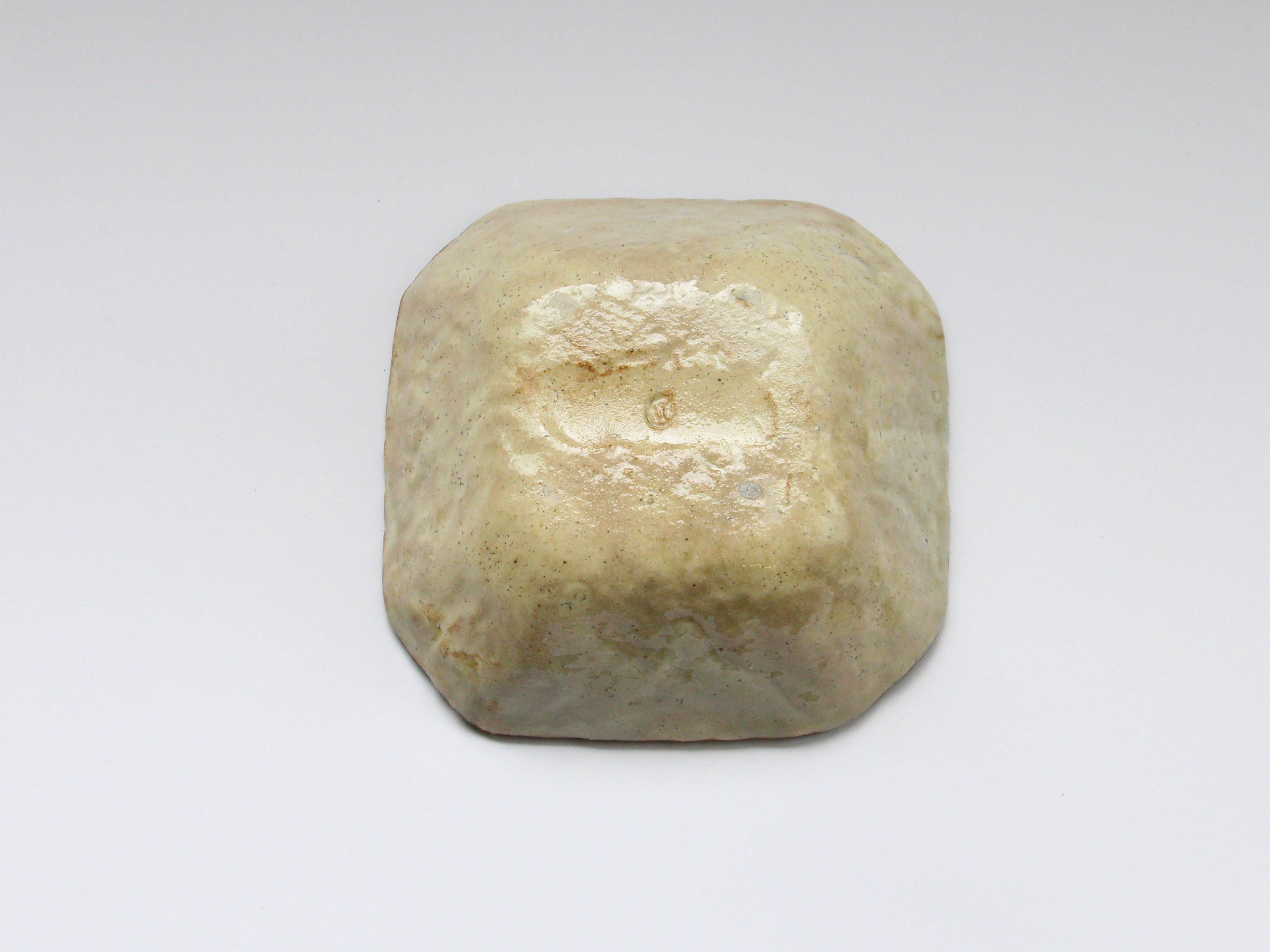 Yellow flour-pulled corner-cut small bowl [Daiko Oguri]