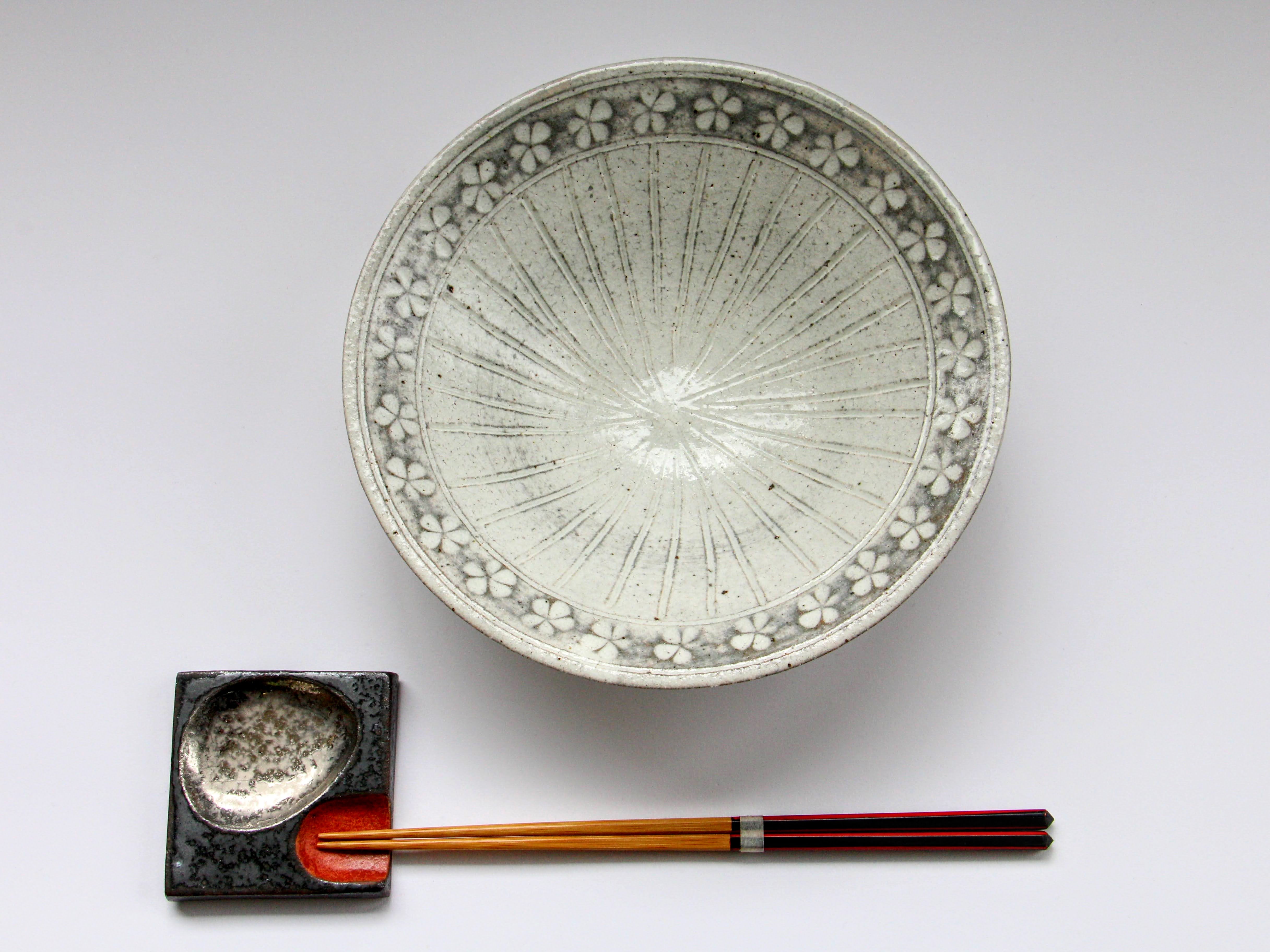 6.5-inch bowl with flower pattern on powder line [Hyozan Kiln]