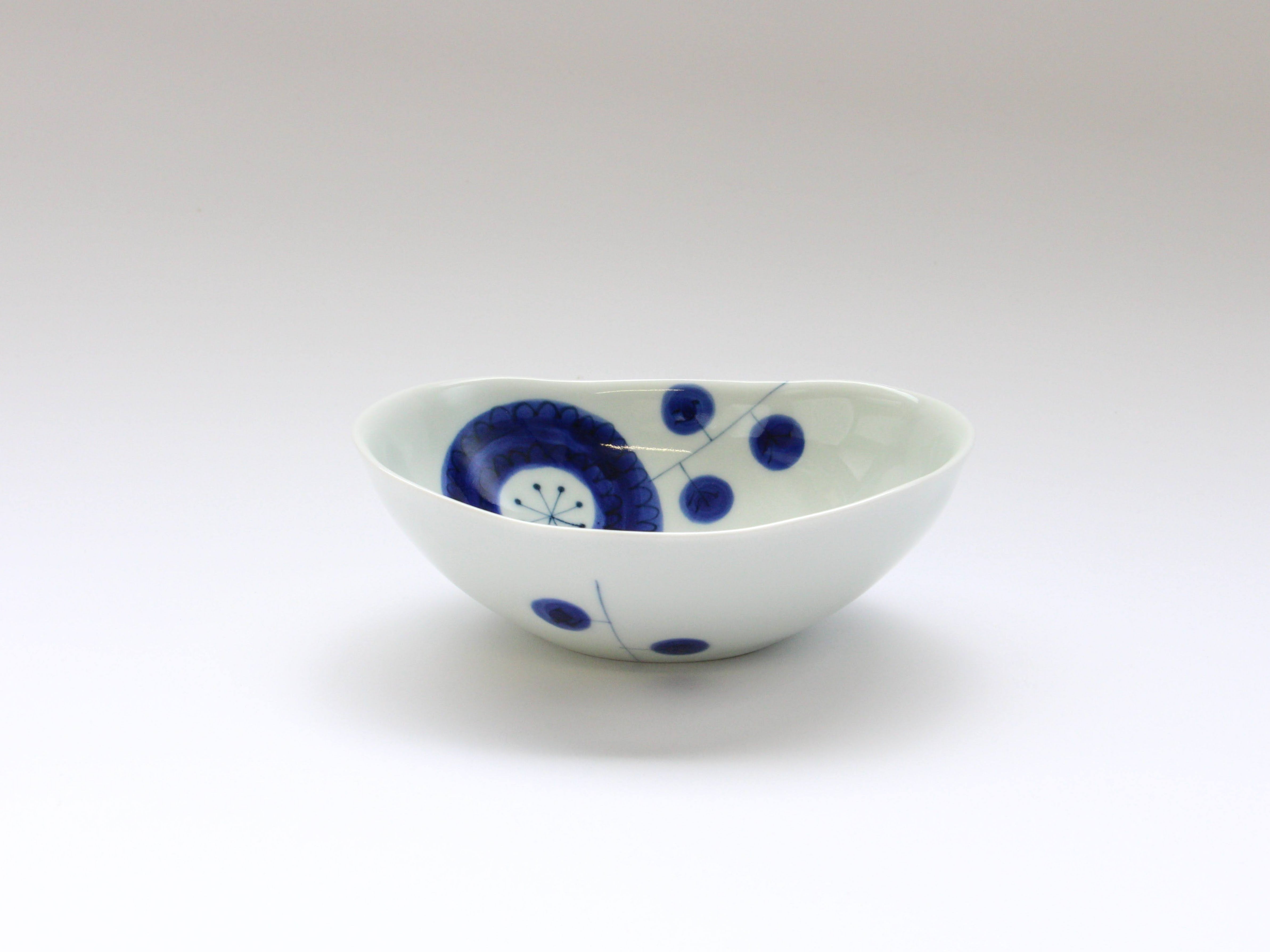 Wreath oval shallow small bowl [Ippogama]