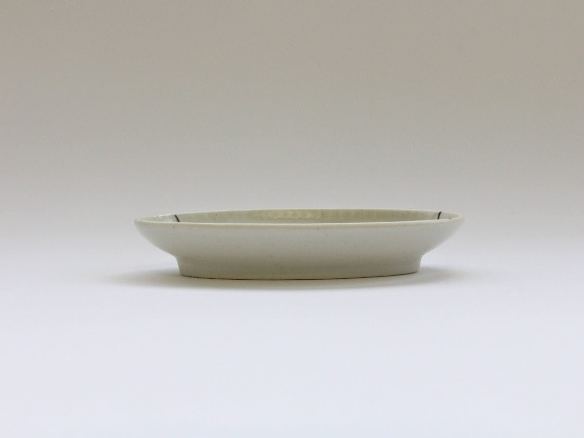 梨地彫り輪つなぎ紋楕円長小皿【田森陶園】