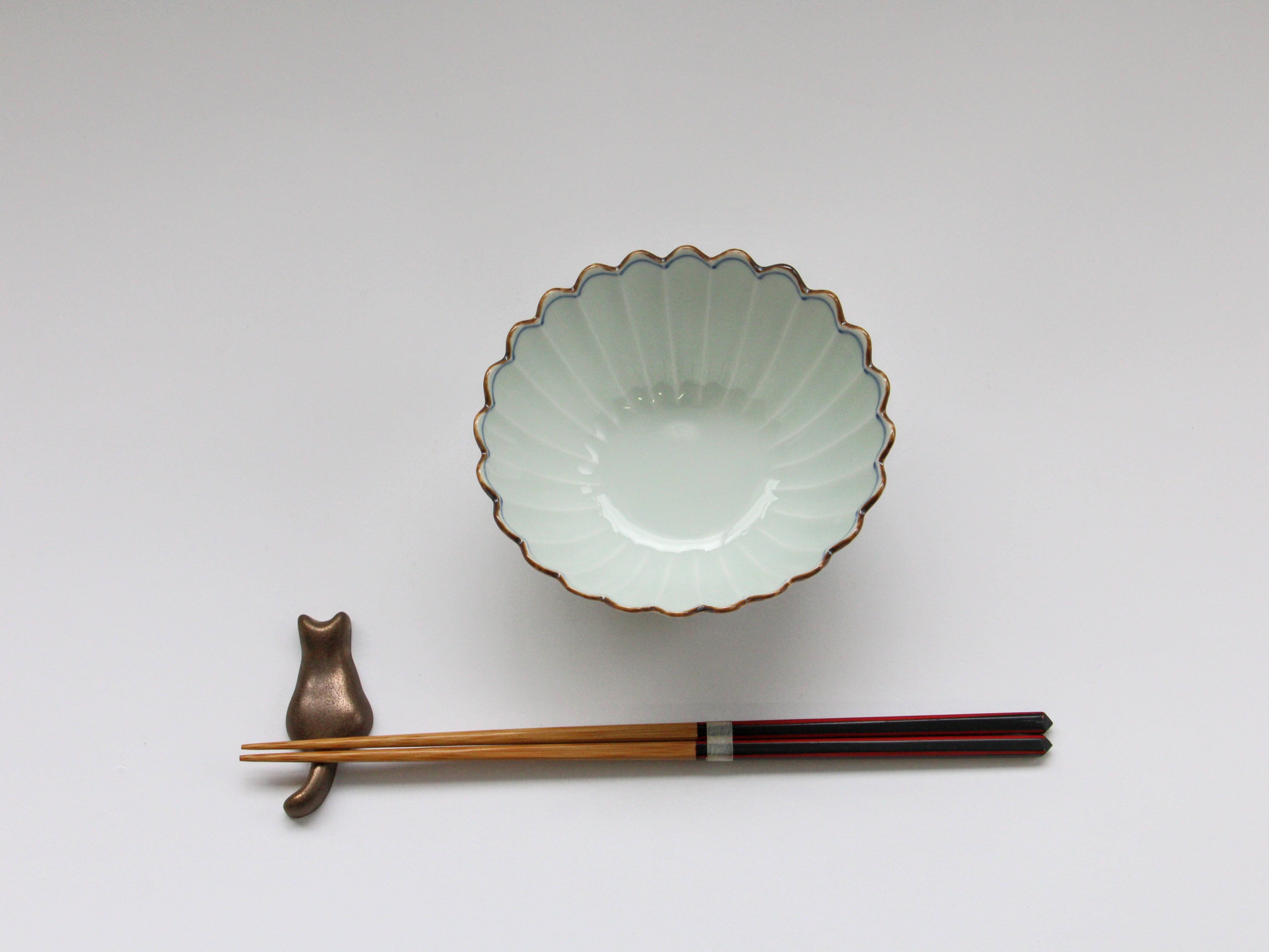 Fuchi Sabigos line chrysanthemum-shaped oval small bowl [Kaji Ken Seiji]