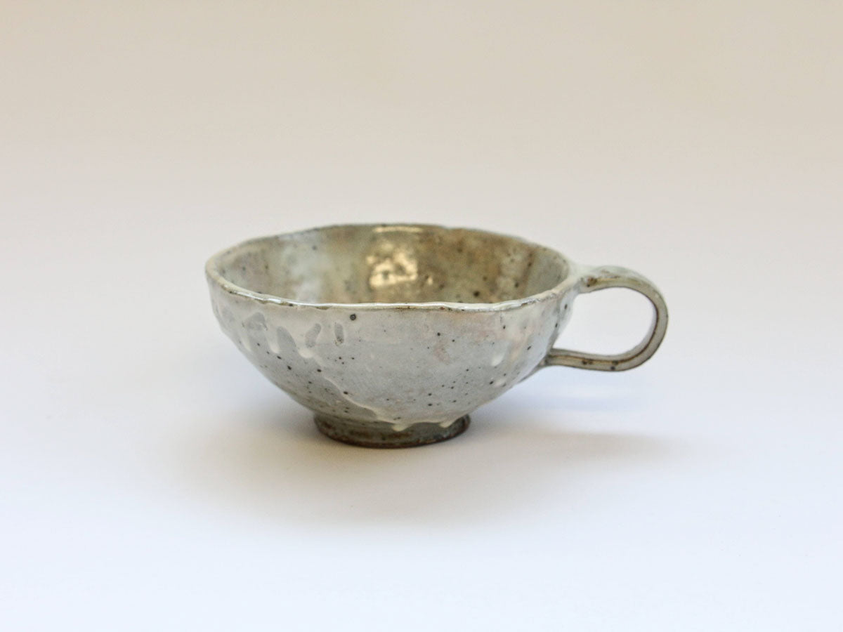 Salad bowl with iron powder handle [Akihide Nakao]