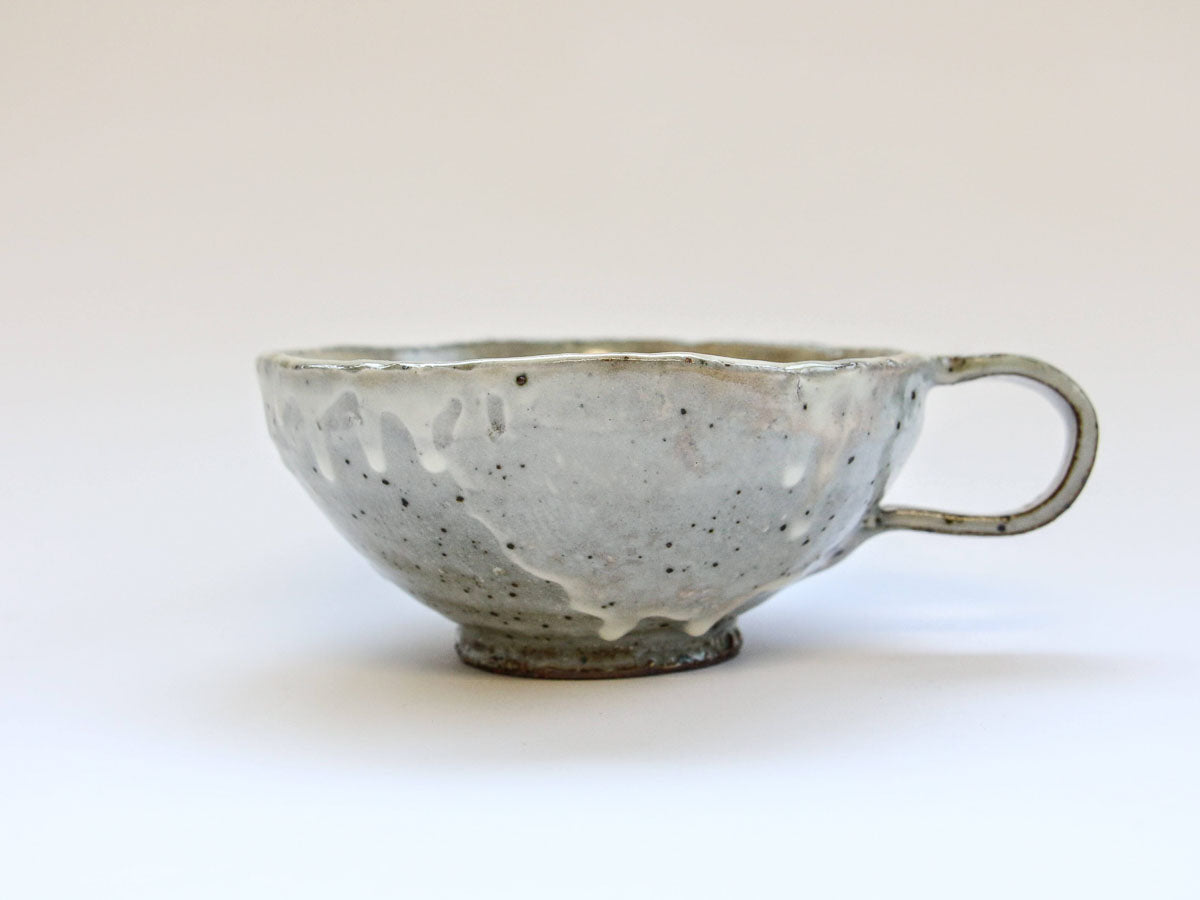 Salad bowl with iron powder handle [Akihide Nakao]