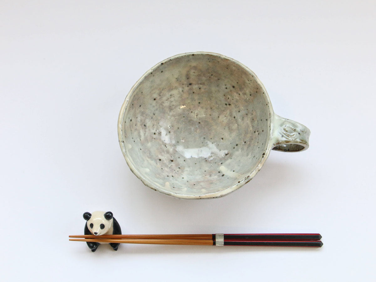 Salad bowl with iron powder handle [Akihide Nakao]