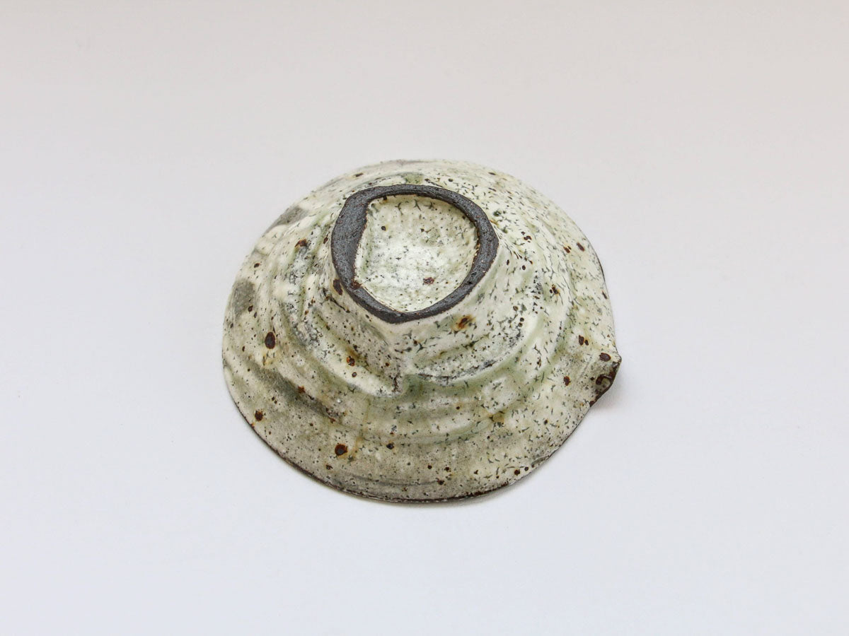 ビードロ粉引4寸片口小鉢【山本一仁】