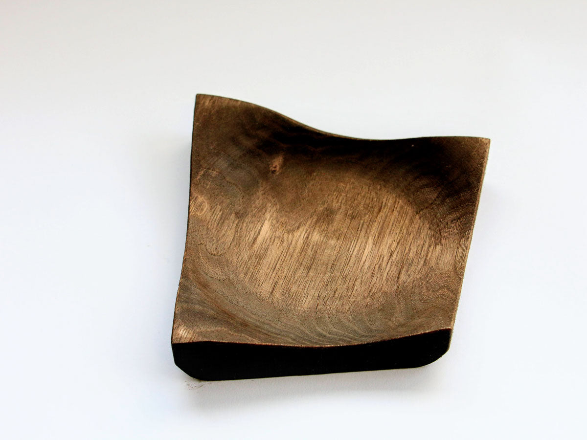 クルミの菱型皿 黒 大【田口慎介】