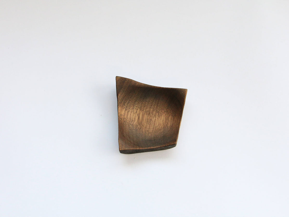 クルミの菱型皿 黒 小【田口慎介】